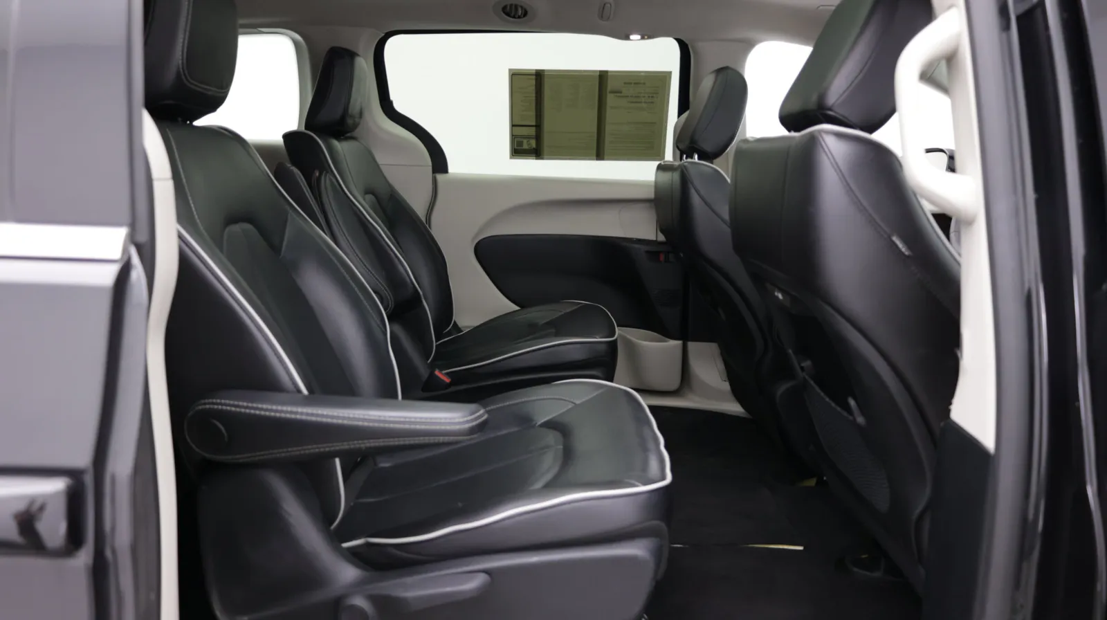 Chrysler Pacifica photo 37