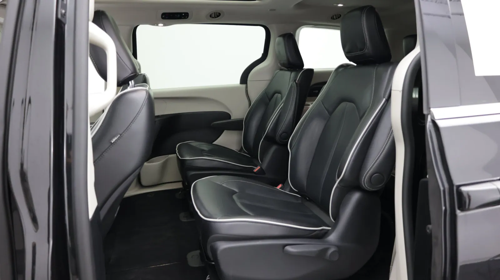 Chrysler Pacifica photo 28