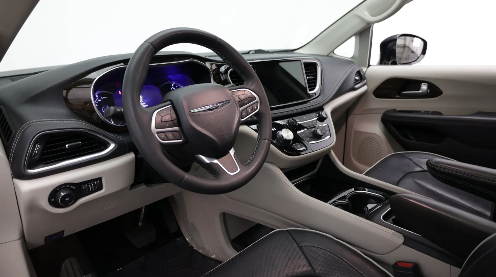 Chrysler Pacifica photo 13