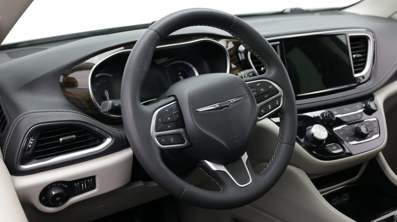 Chrysler Pacifica photo 11