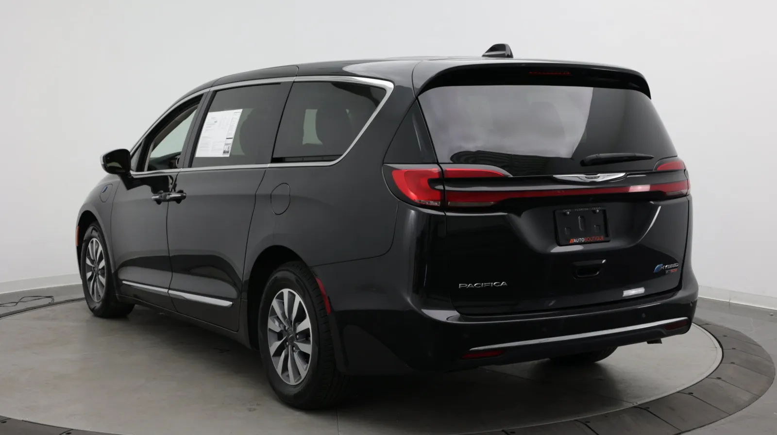 Chrysler Pacifica photo 7