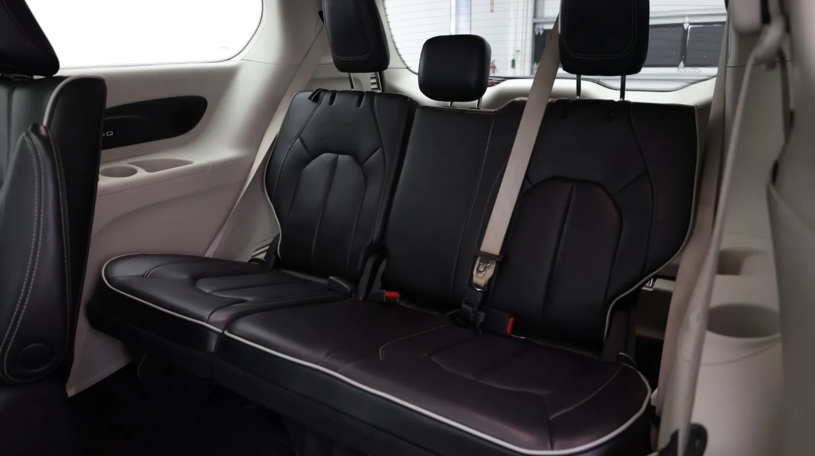 Chrysler Pacifica photo 29