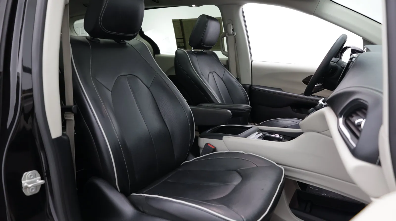 Chrysler Pacifica photo 42