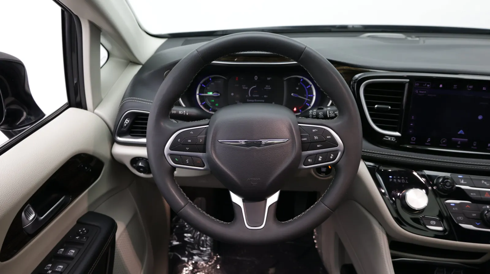 Chrysler Pacifica photo 30