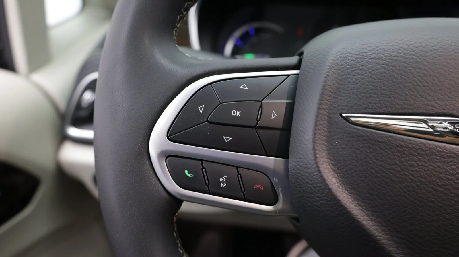 Chrysler Pacifica photo 24