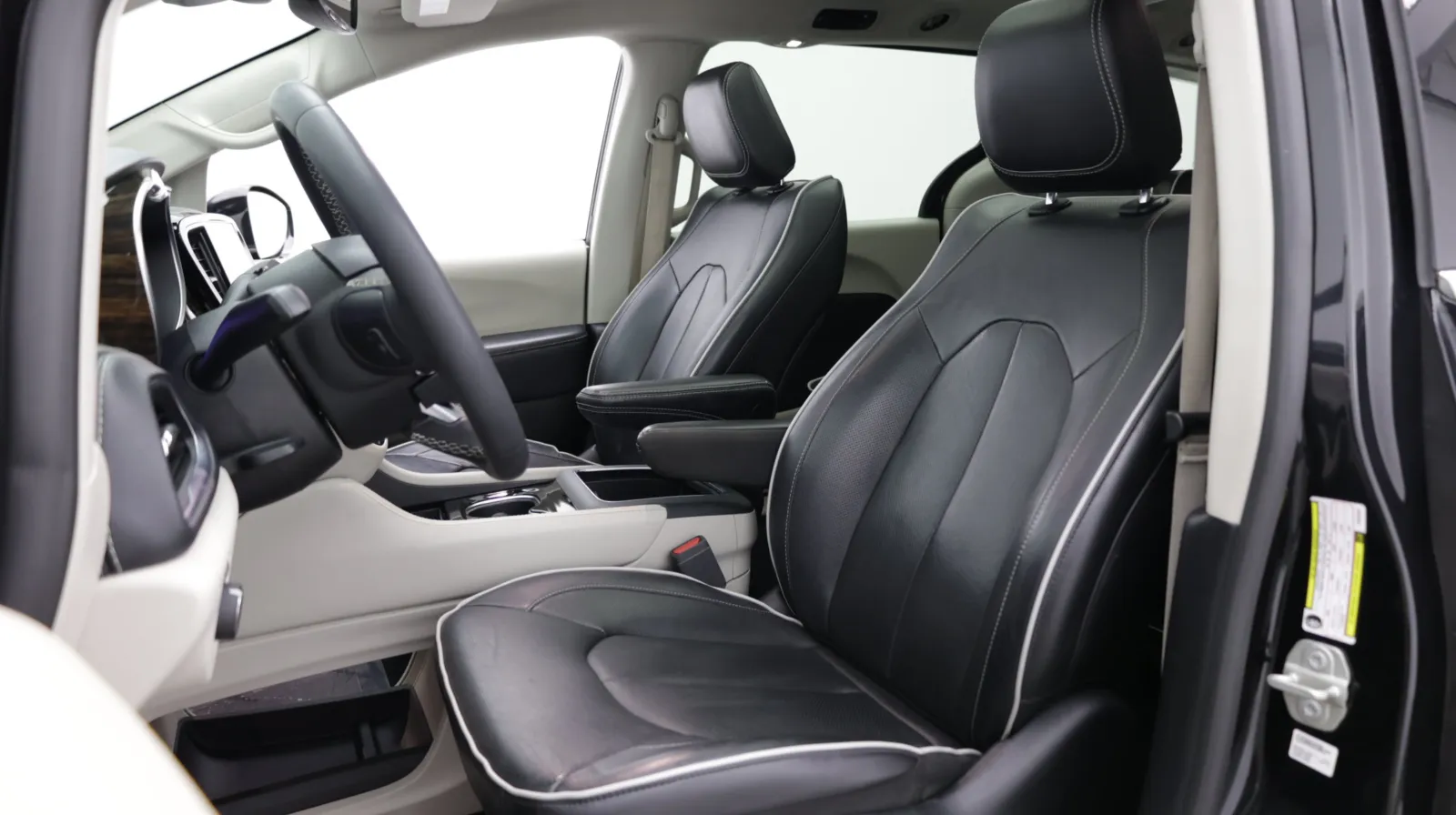 Chrysler Pacifica photo 18