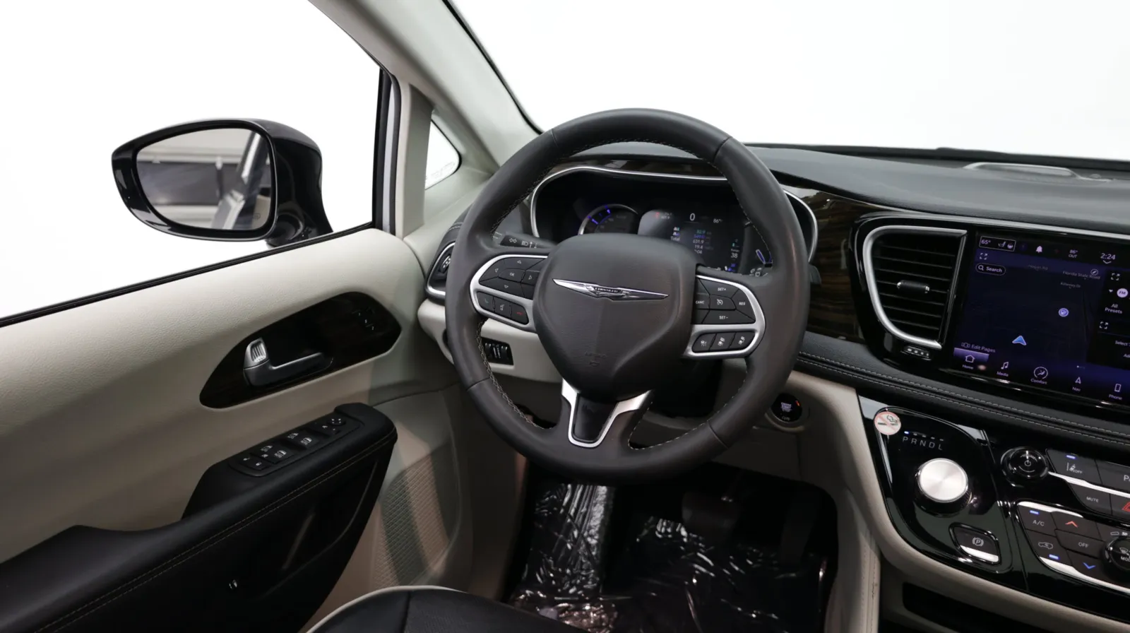 Chrysler Pacifica photo 30