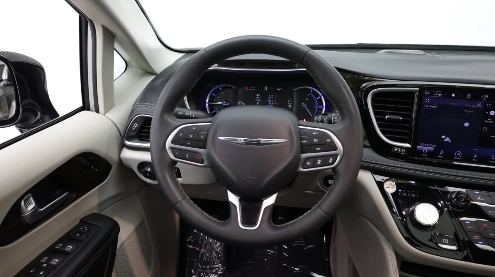 Chrysler Pacifica photo 29