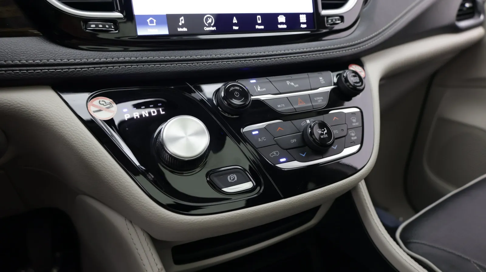 Chrysler Pacifica photo 18