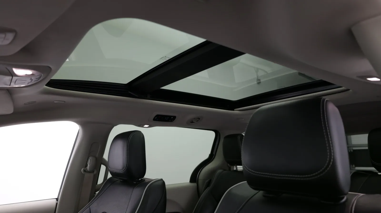 Chrysler Pacifica photo 33