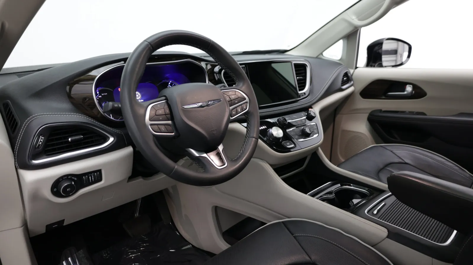 Chrysler Pacifica photo 11
