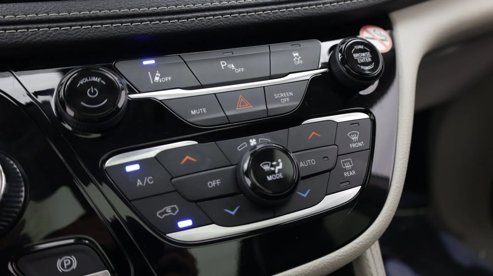 Chrysler Pacifica photo 19
