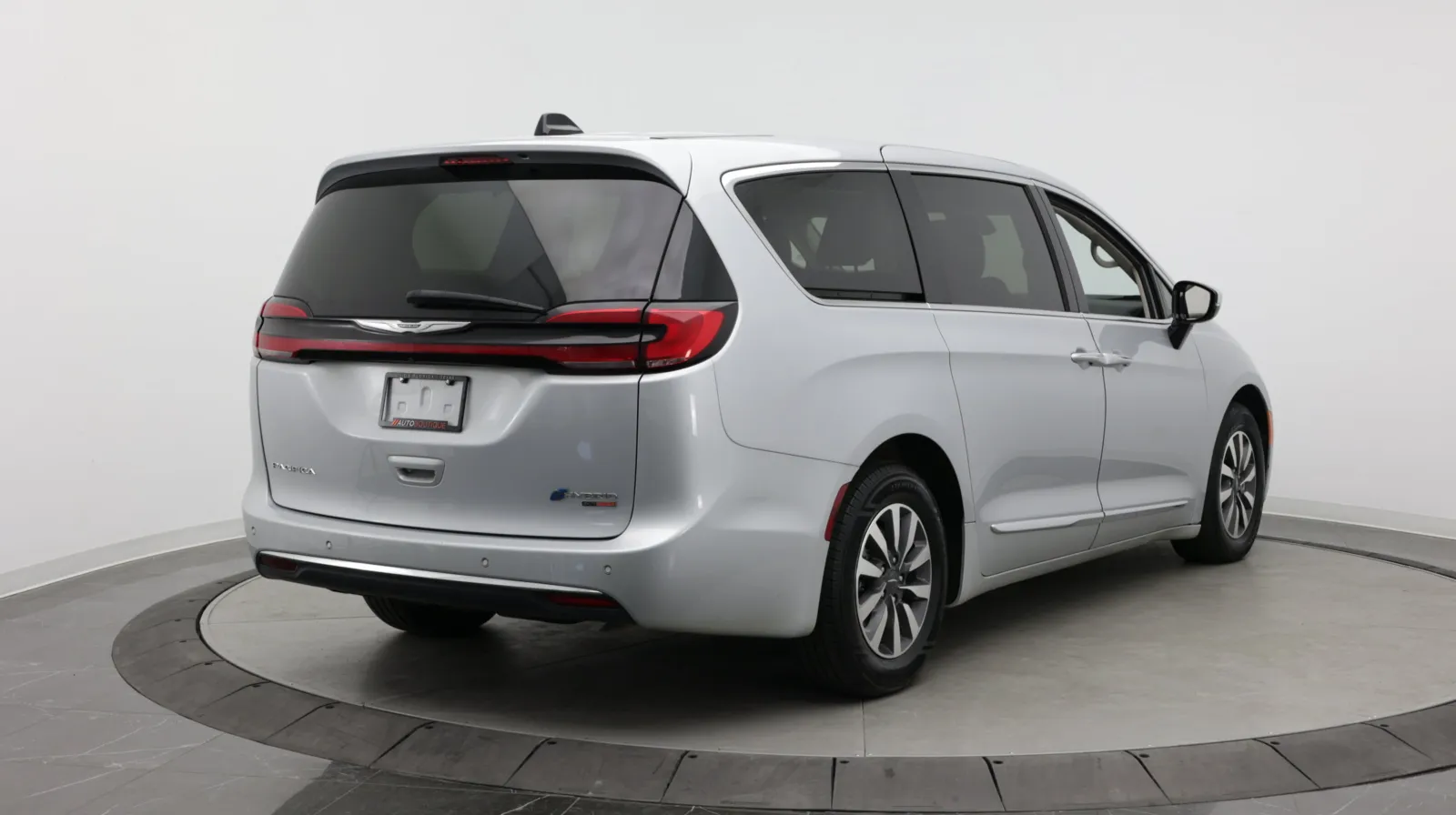 Chrysler Pacifica photo 8