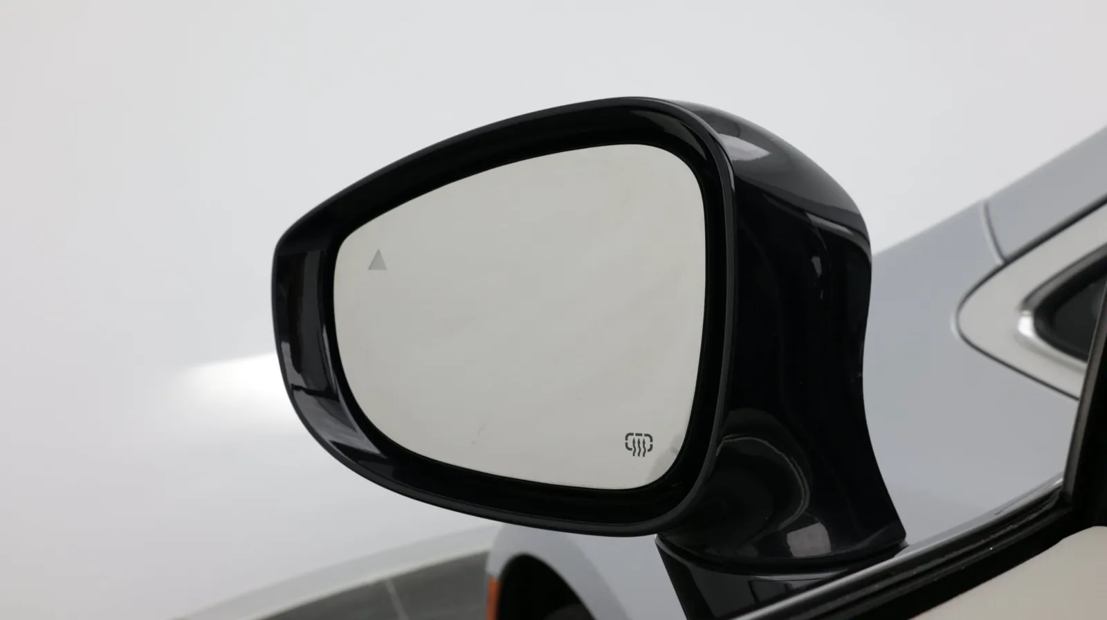 Chrysler Pacifica photo 16