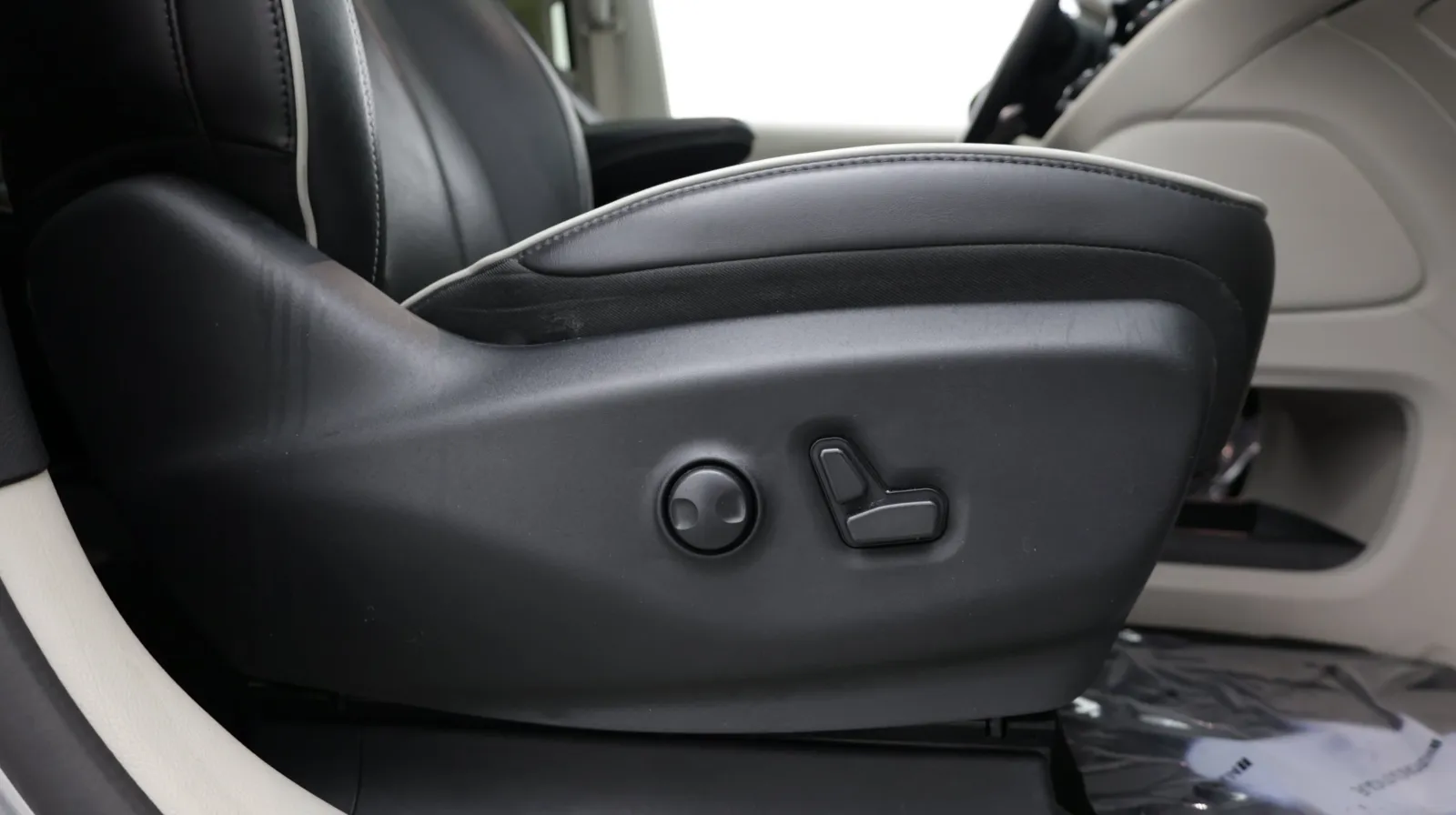 Chrysler Pacifica photo 39