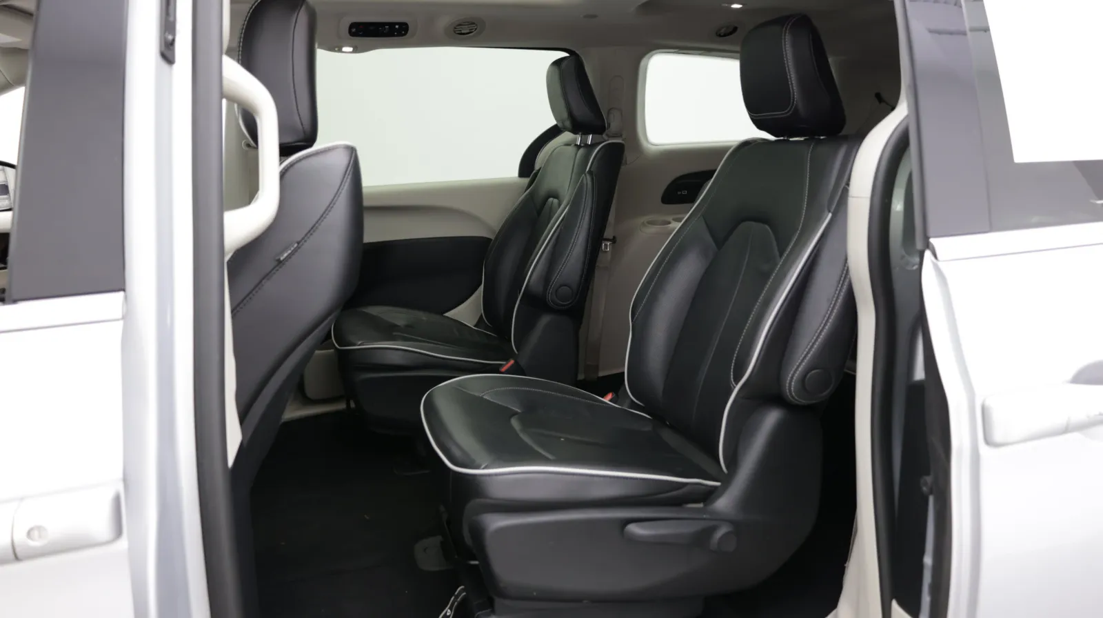 Chrysler Pacifica photo 26