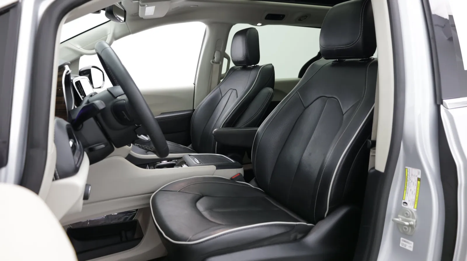 Chrysler Pacifica photo 15
