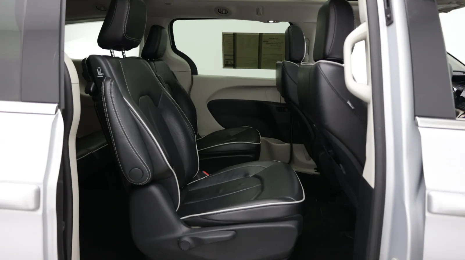 Chrysler Pacifica photo 36