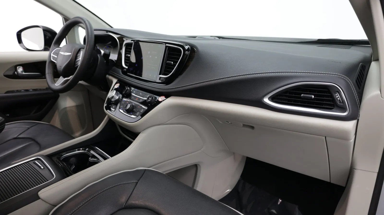 Chrysler Pacifica photo 40