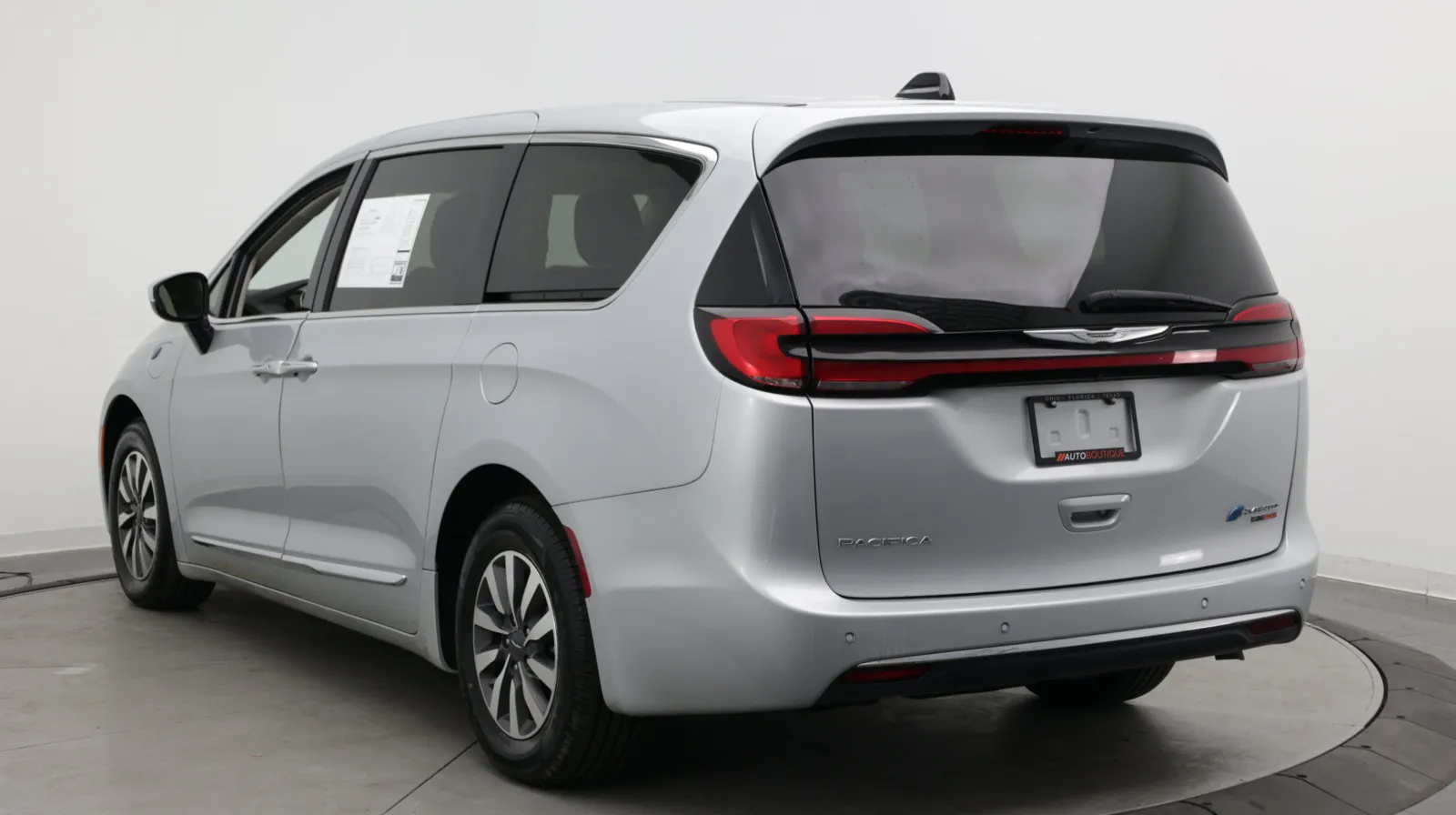 Chrysler Pacifica photo 6