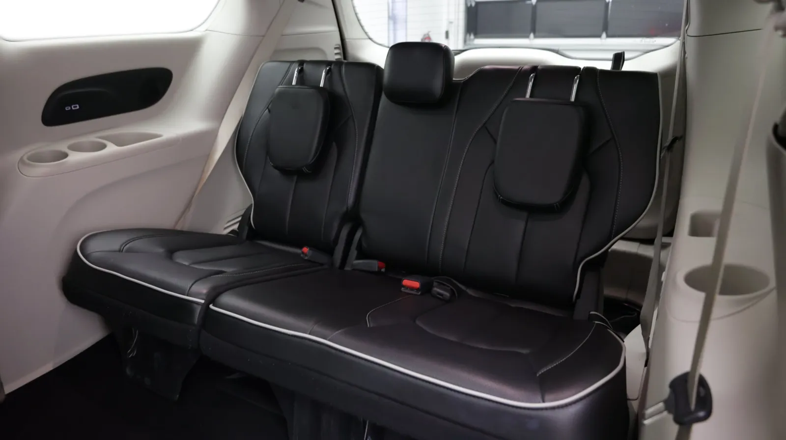 Chrysler Pacifica photo 27