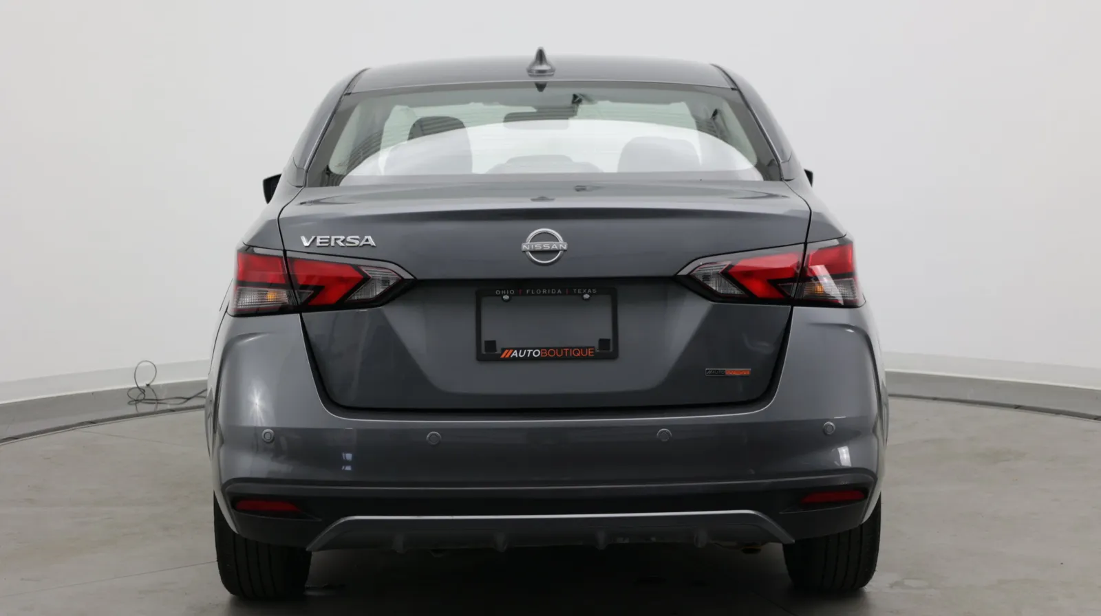 Nissan Versa photo 6