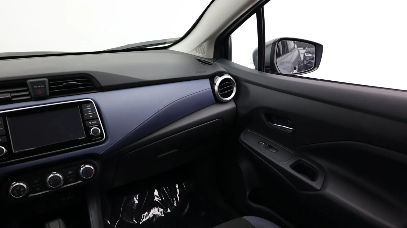 Nissan Versa photo 24