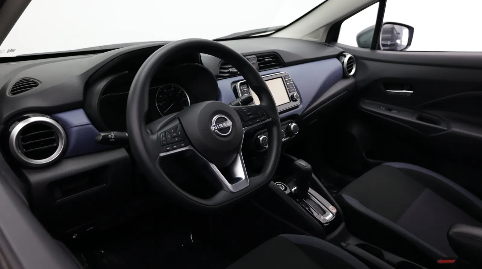 Nissan Versa photo 10