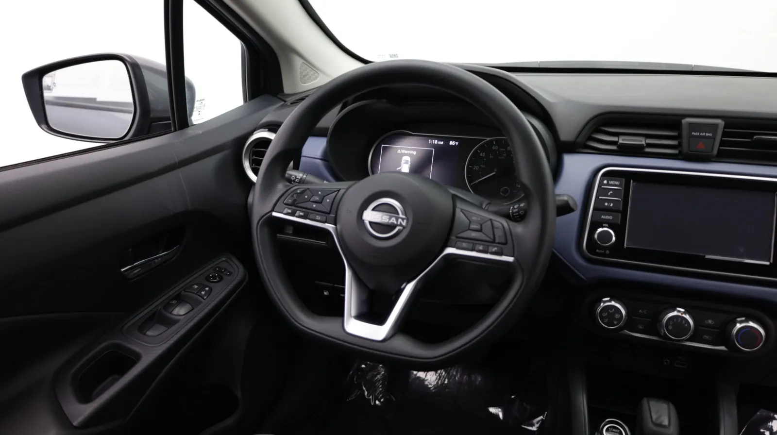 Nissan Versa photo 22