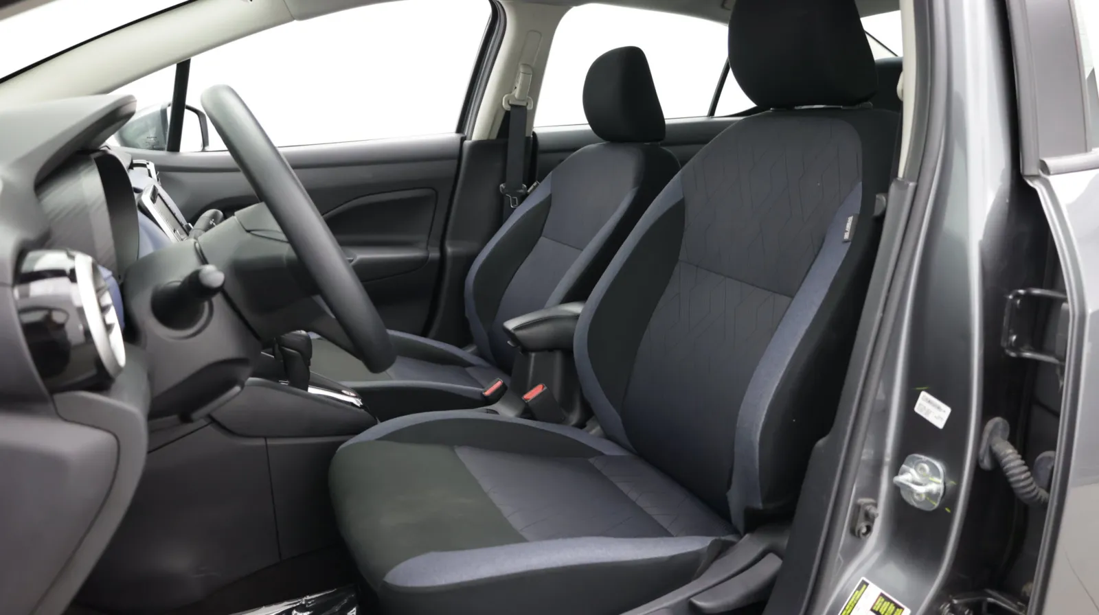 Nissan Versa photo 11