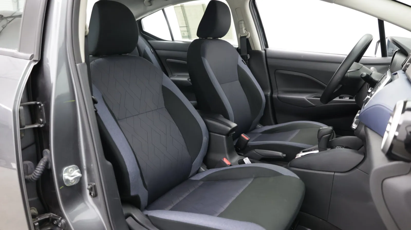 Nissan Versa photo 30