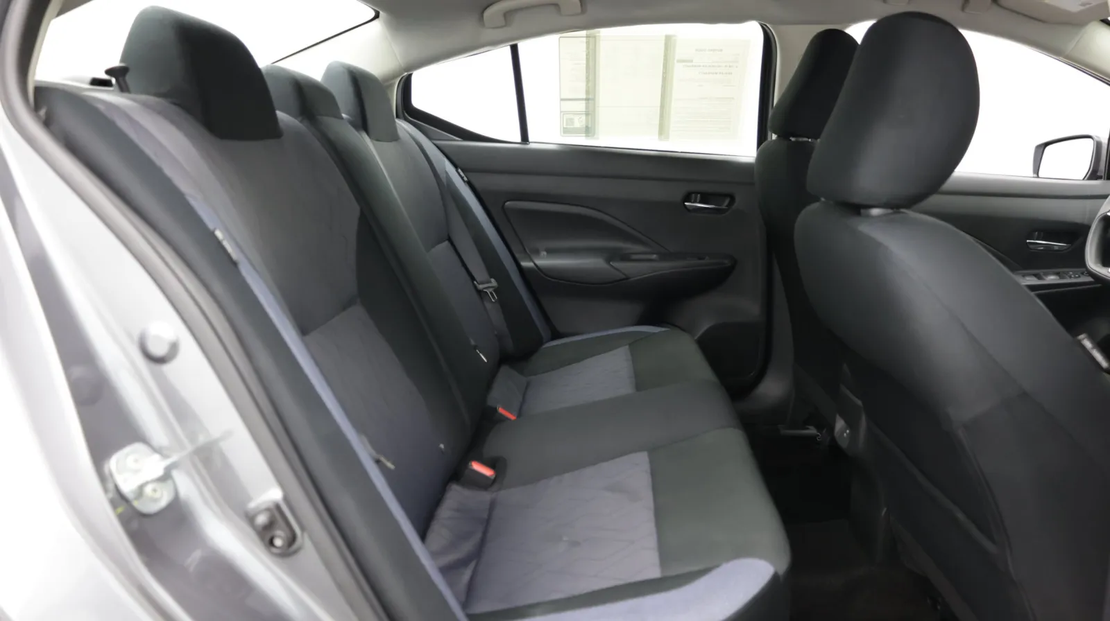 Nissan Versa photo 27