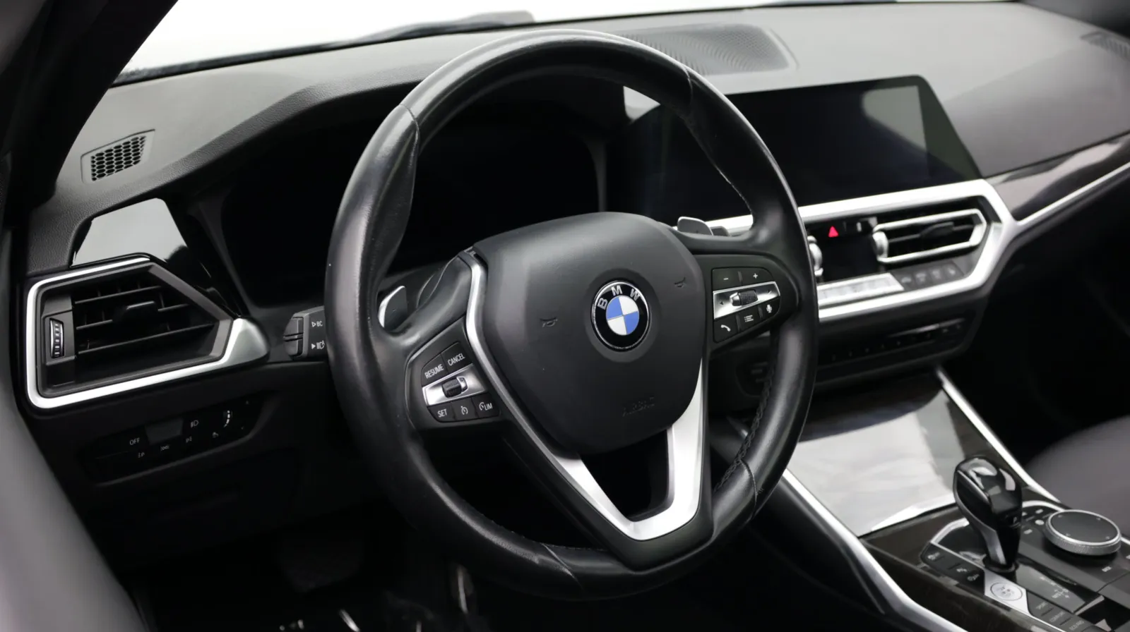 BMW 3 Series photo 10
