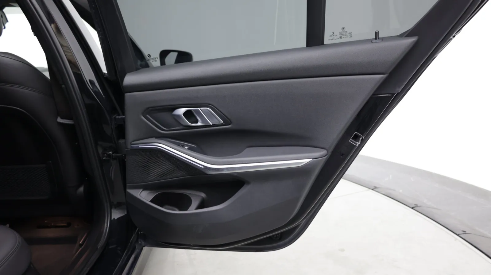 BMW 3 Series photo 32