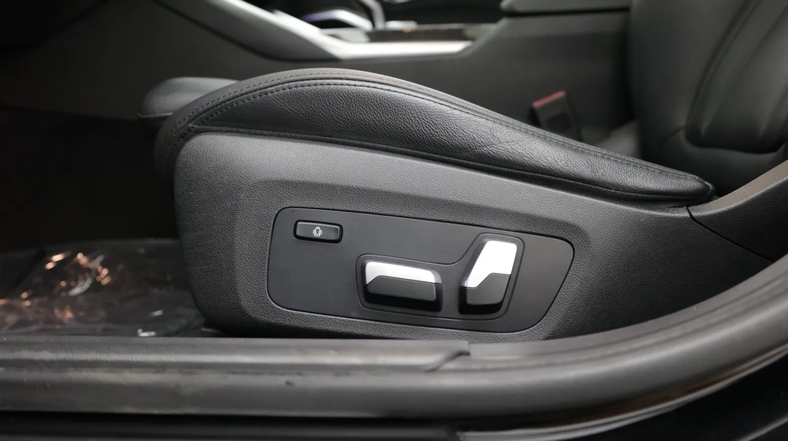BMW 3 Series photo 14