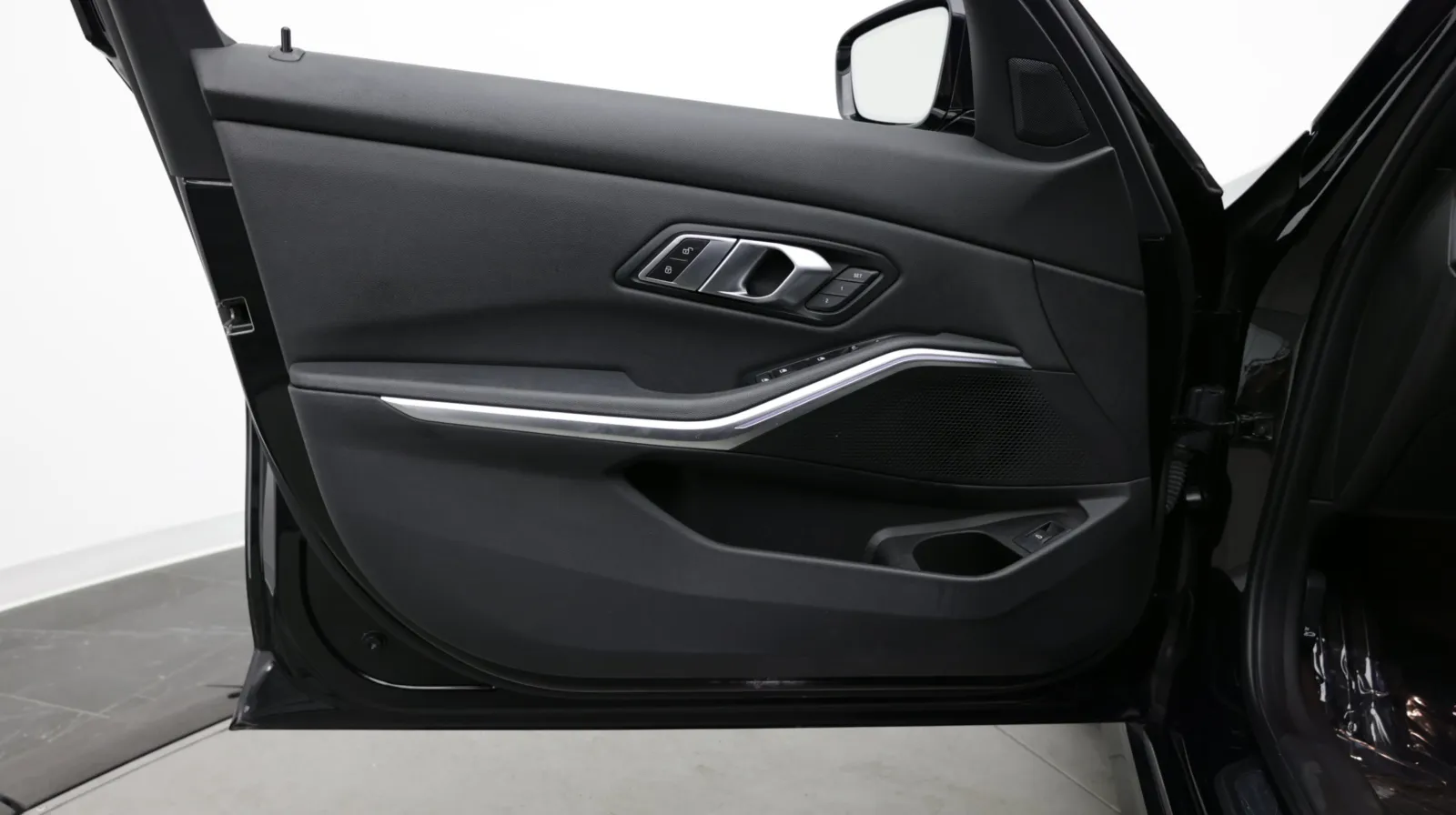 BMW 3 Series photo 11