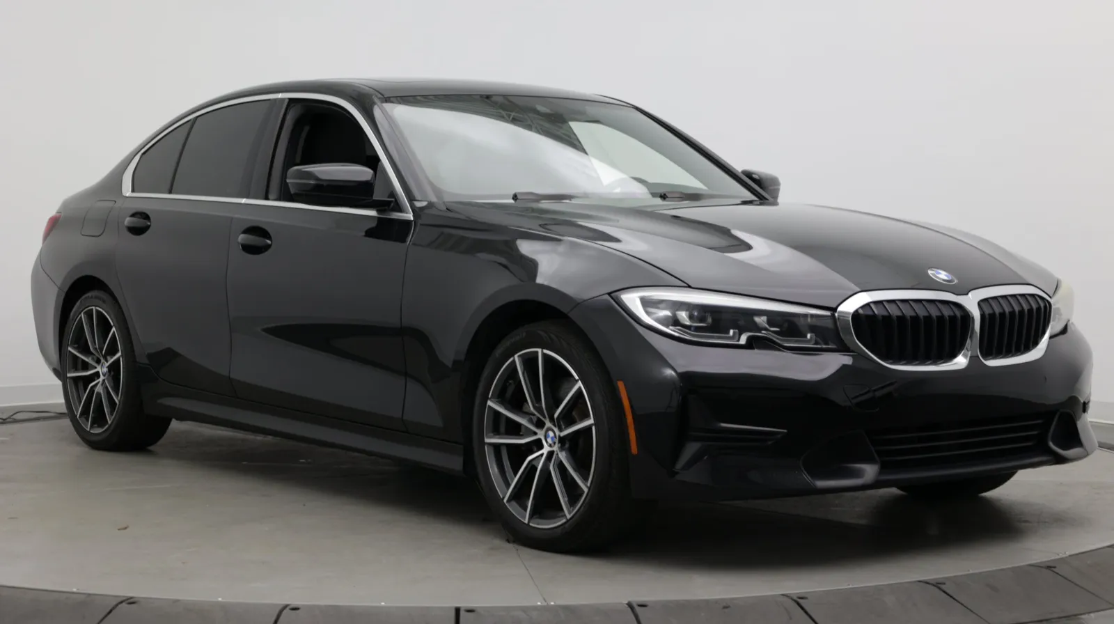 BMW 3 Series photo 3