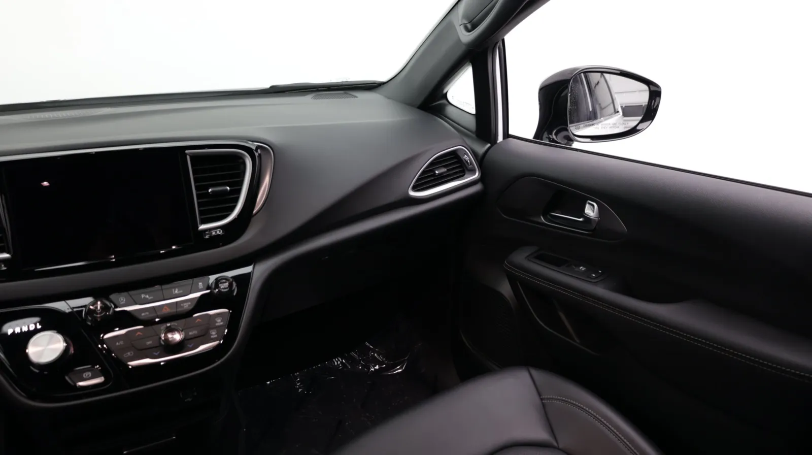 Chrysler Pacifica photo 29