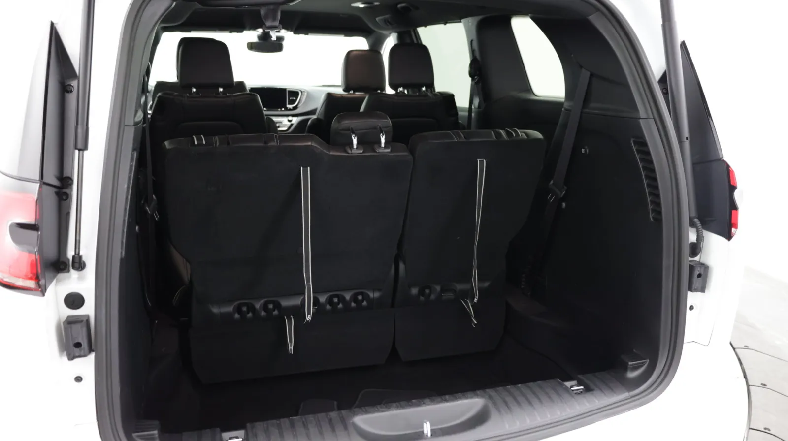 Chrysler Pacifica photo 32