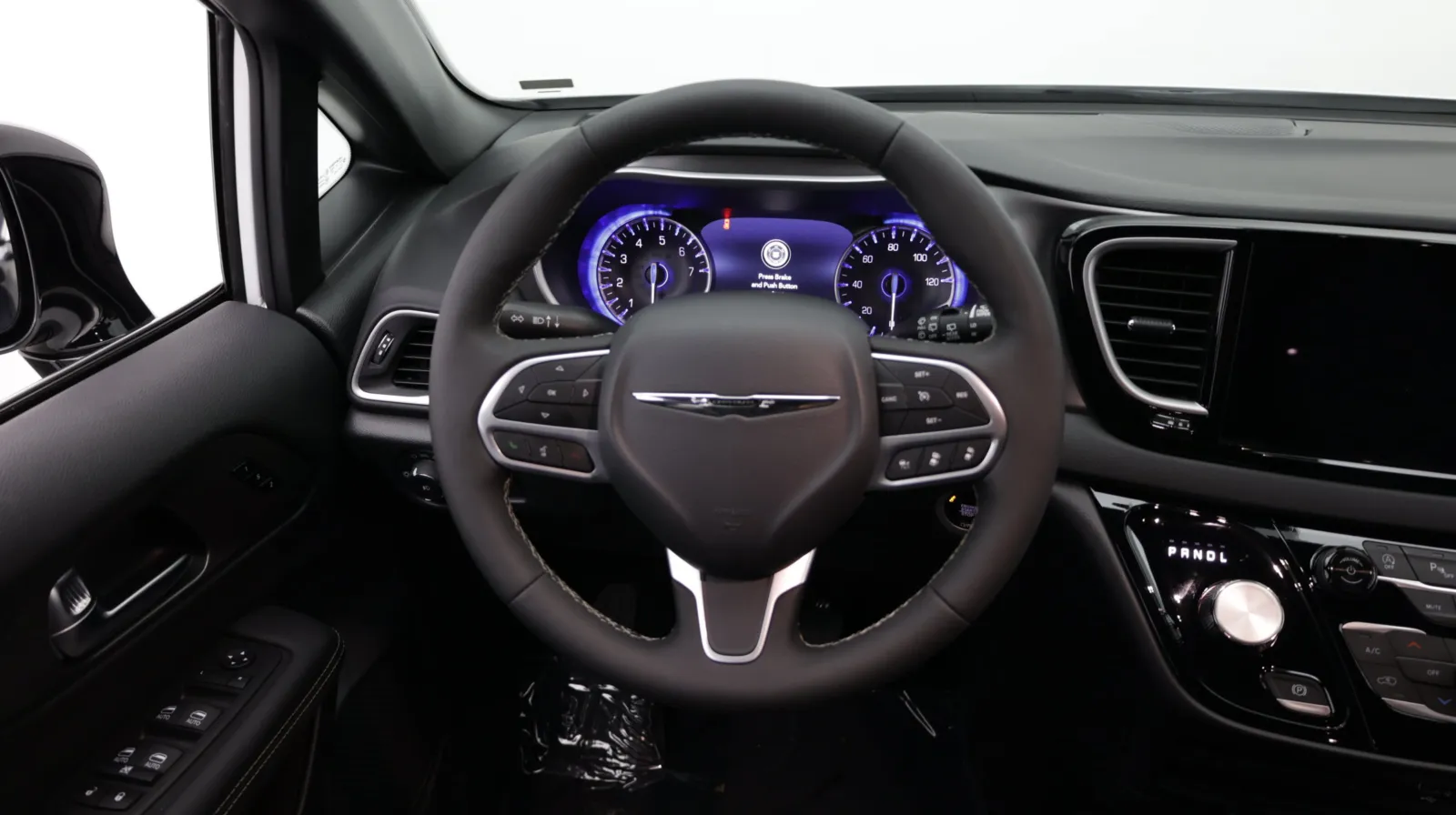Chrysler Pacifica photo 26