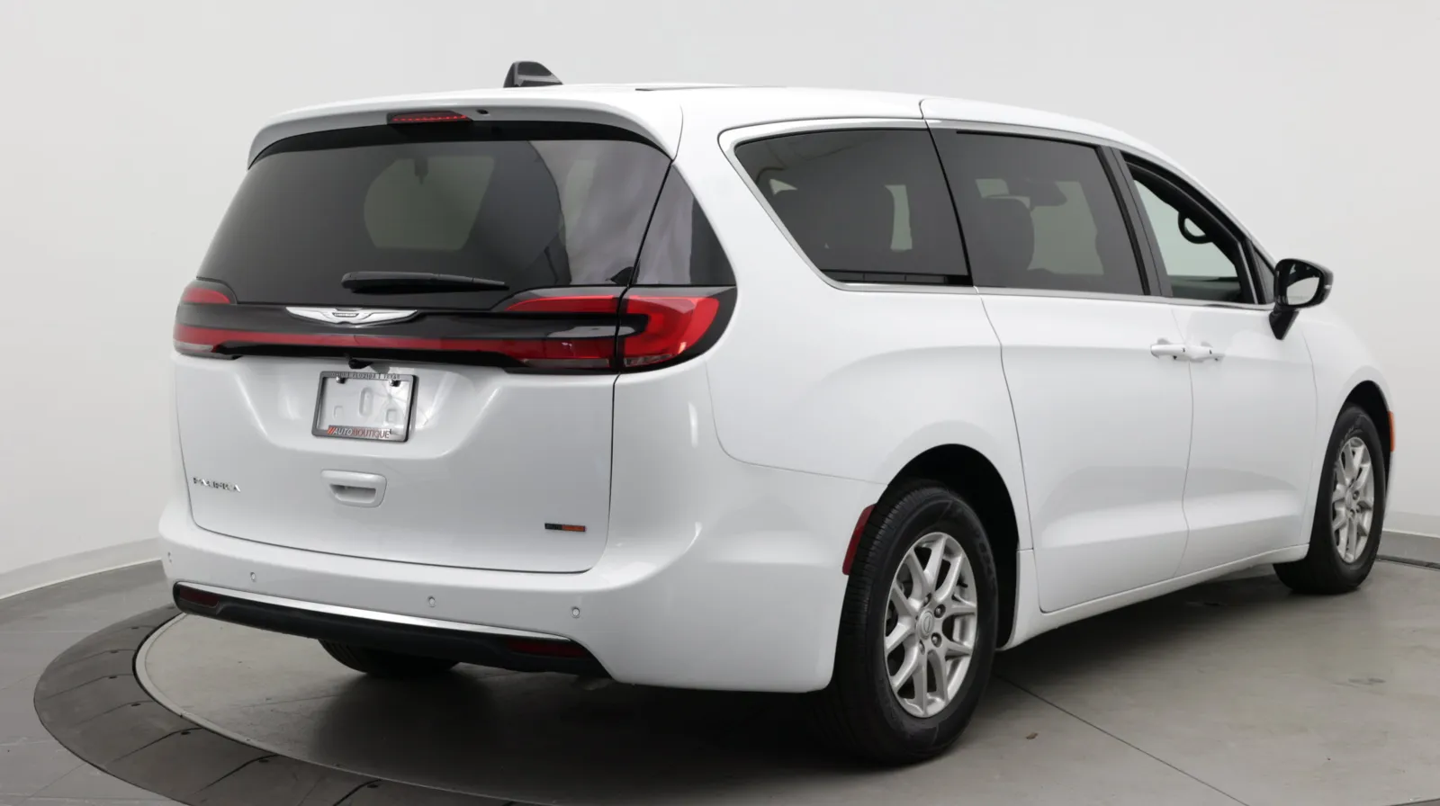 Chrysler Pacifica photo 7
