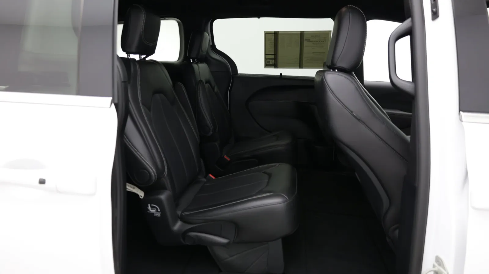 Chrysler Pacifica photo 34