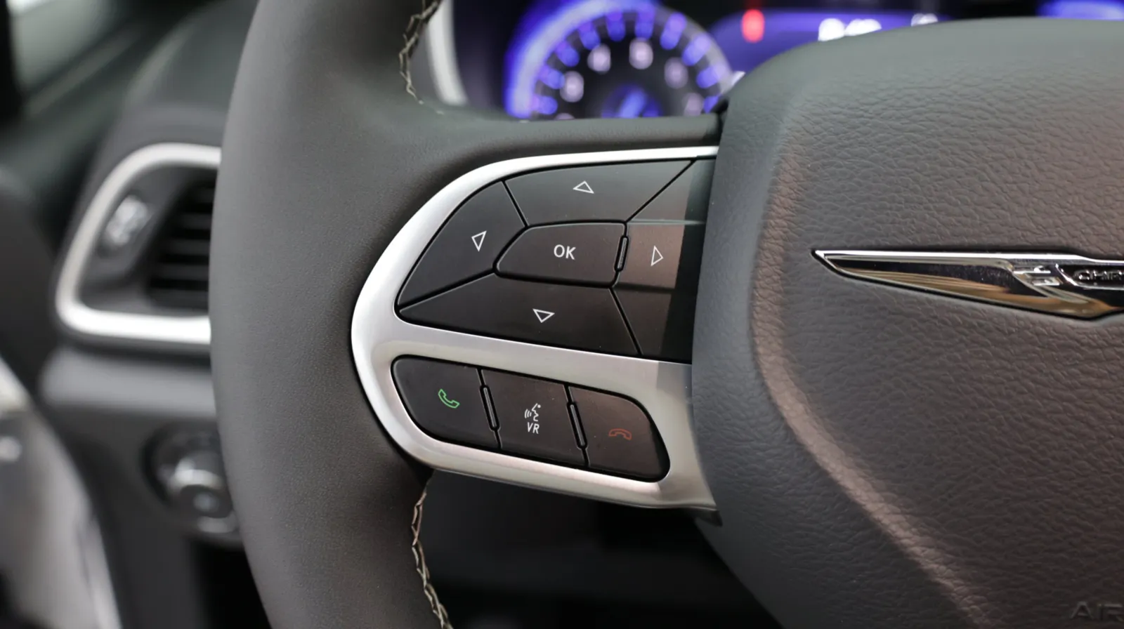 Chrysler Pacifica photo 22