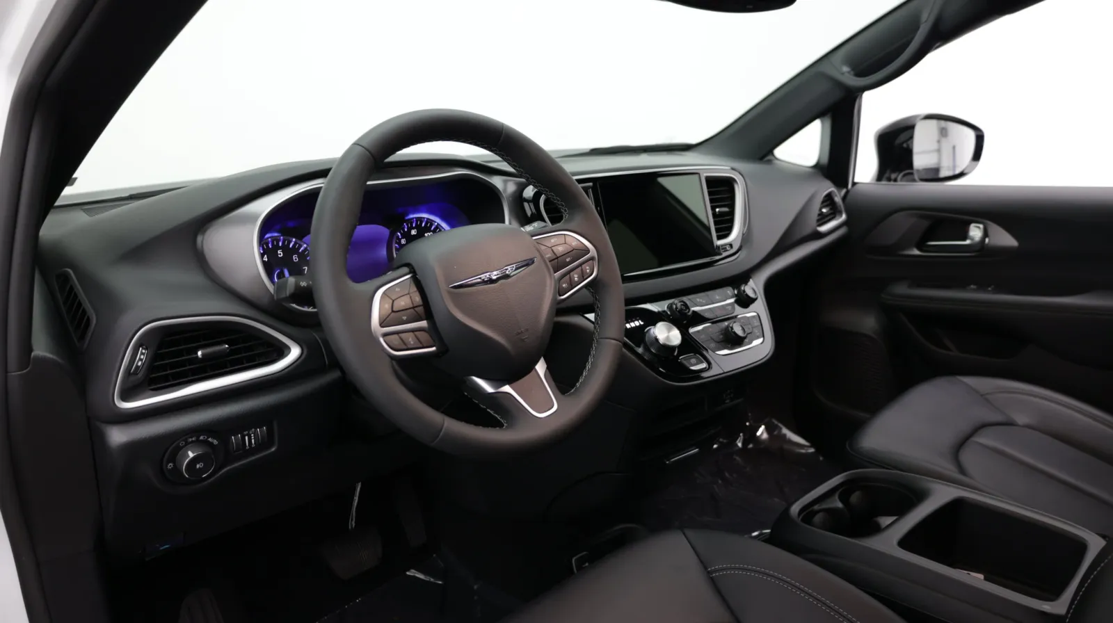 Chrysler Pacifica photo 11