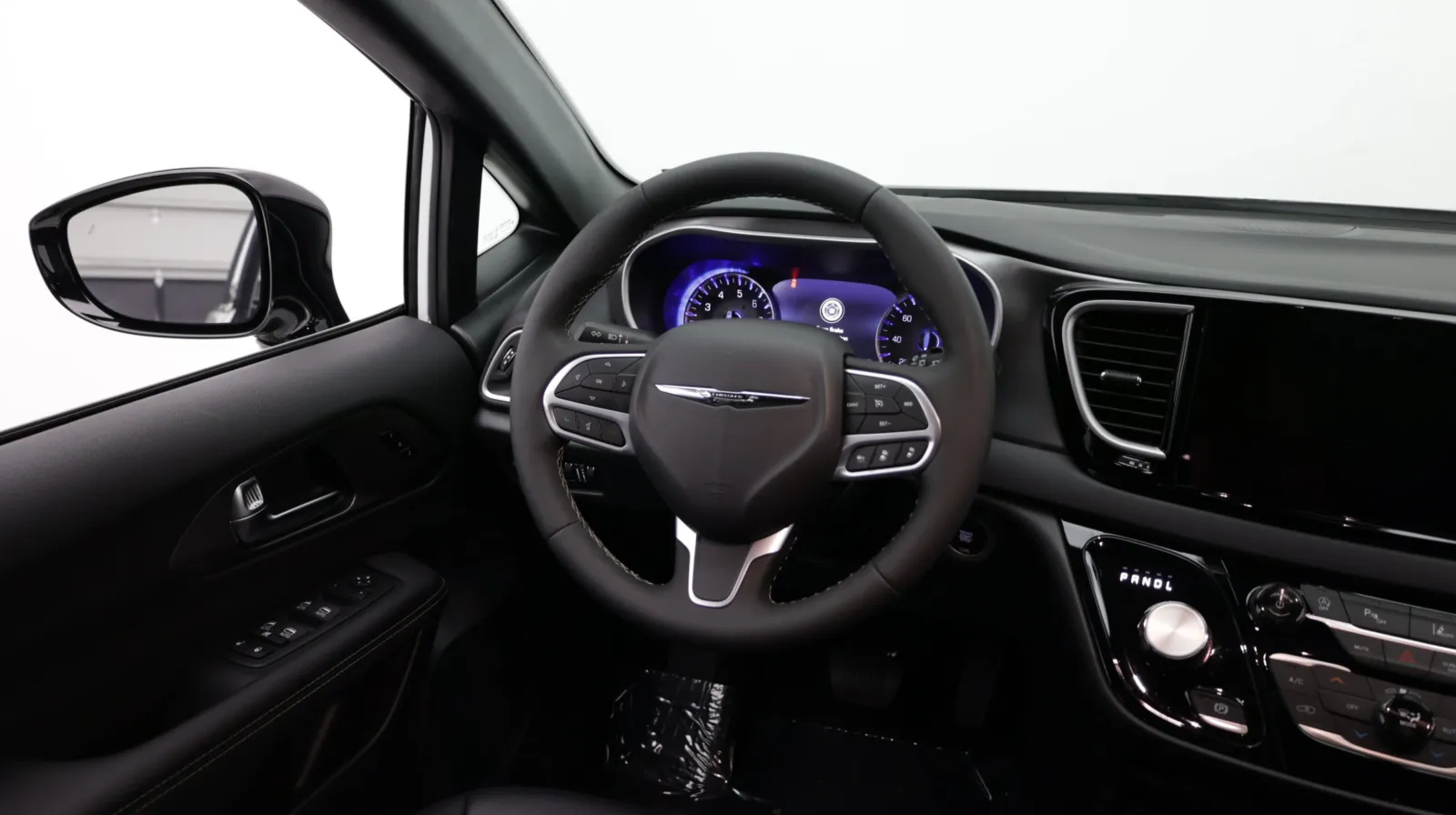 Chrysler Pacifica photo 27