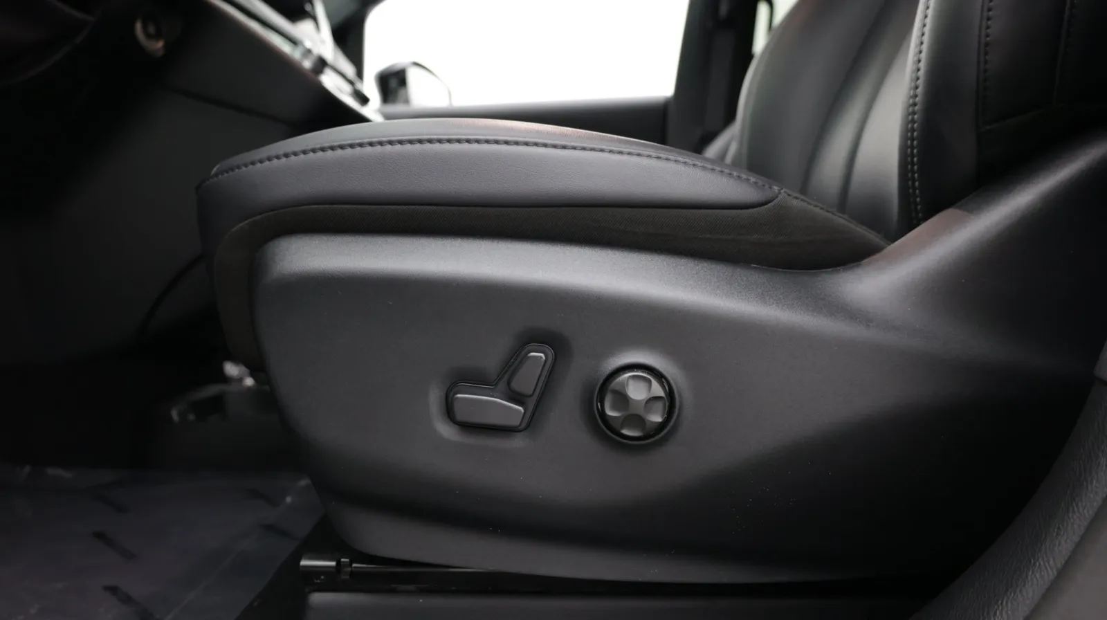 Chrysler Pacifica photo 15