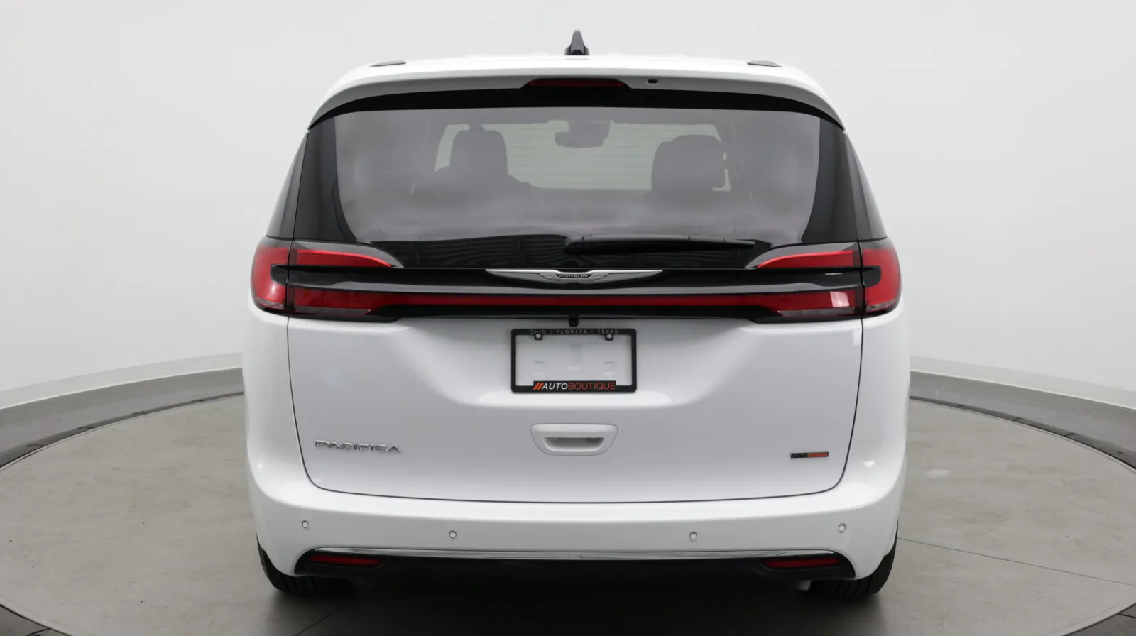 Chrysler Pacifica photo 6
