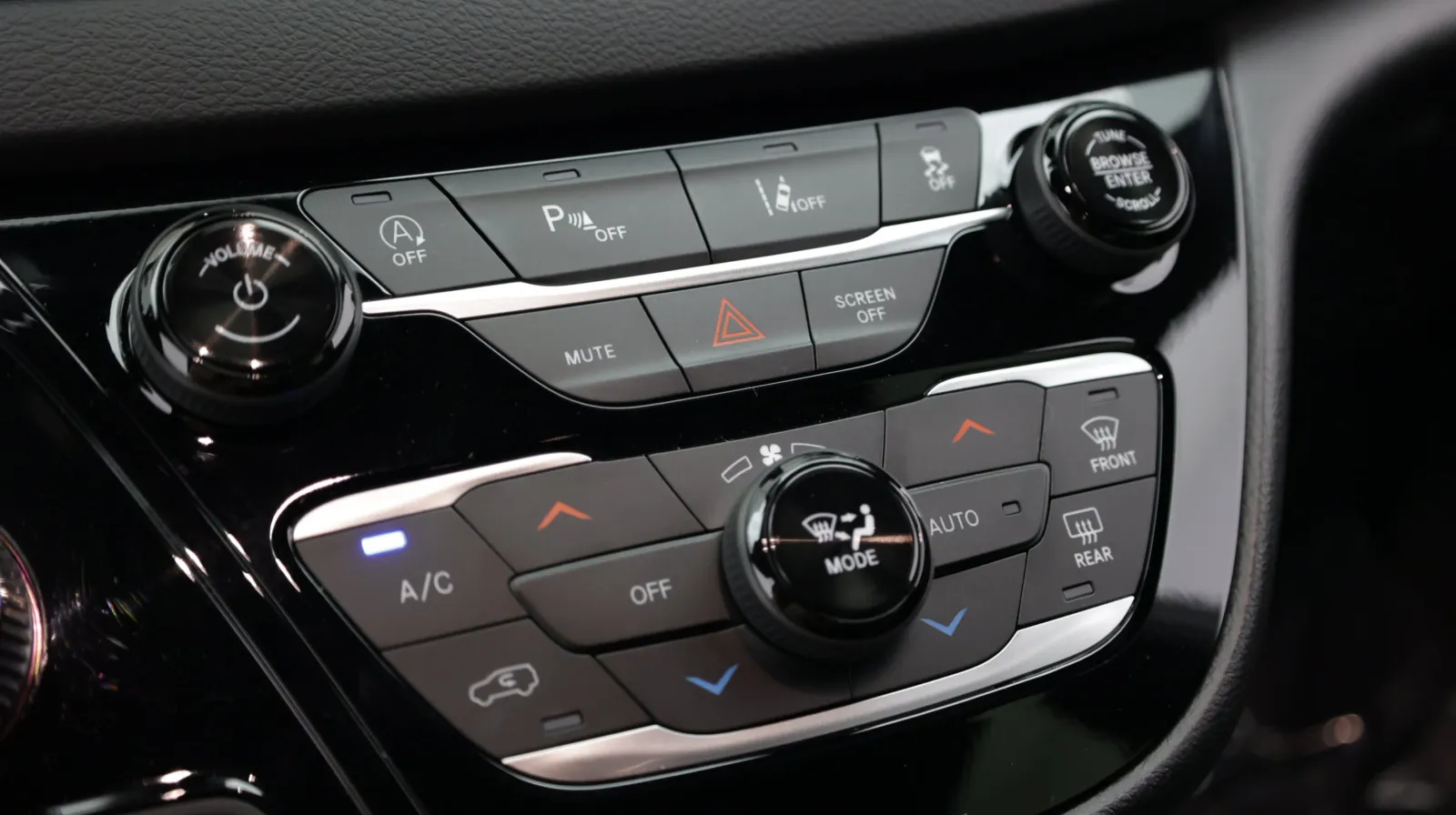 Chrysler Pacifica photo 18