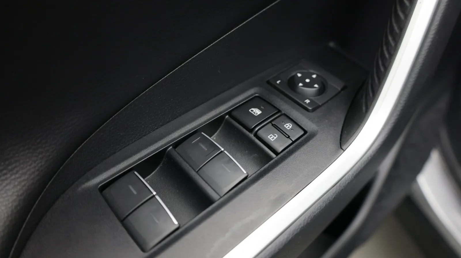 Toyota RAV4 photo 13