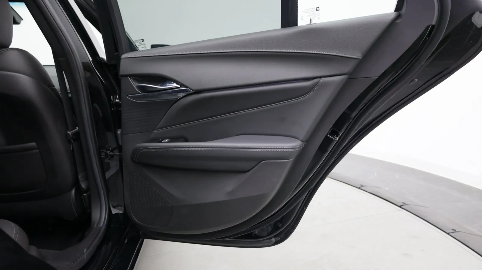 Cadillac CT4 photo 32